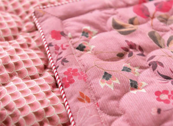 Pip Studio Tokyo Blossom dark pink quilt